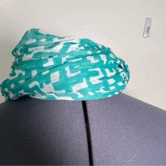 Neck Scarf Green White Geometric - Picture 5 of 5